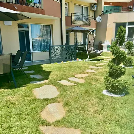 Cozy Seaside Getaway One Bedroom Moni In Apartment