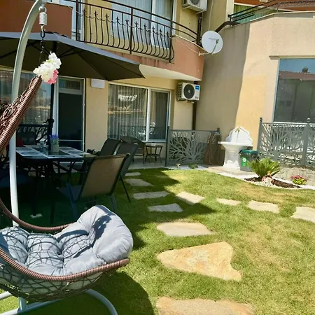 Cozy Seaside Getaway One Bedroom Moni In Apartment *
