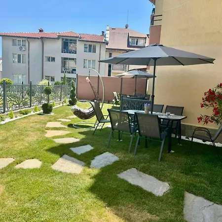 Apartment Cozy Seaside Getaway One Bedroom Moni In